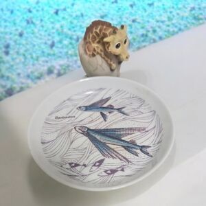 2 Piece Set Fly Fish Mini Plate And Giffaffe Statue Mini